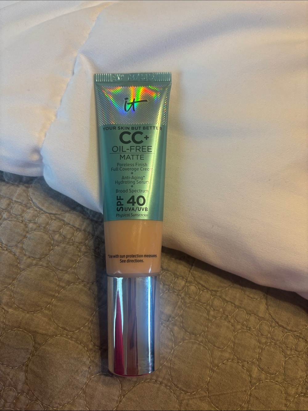 it cosmetics CC+ Oil-Free Matte Cream Foundation in fair light